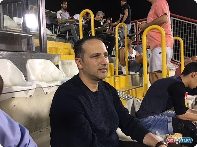 אלדד פרי ביציע הכבוד